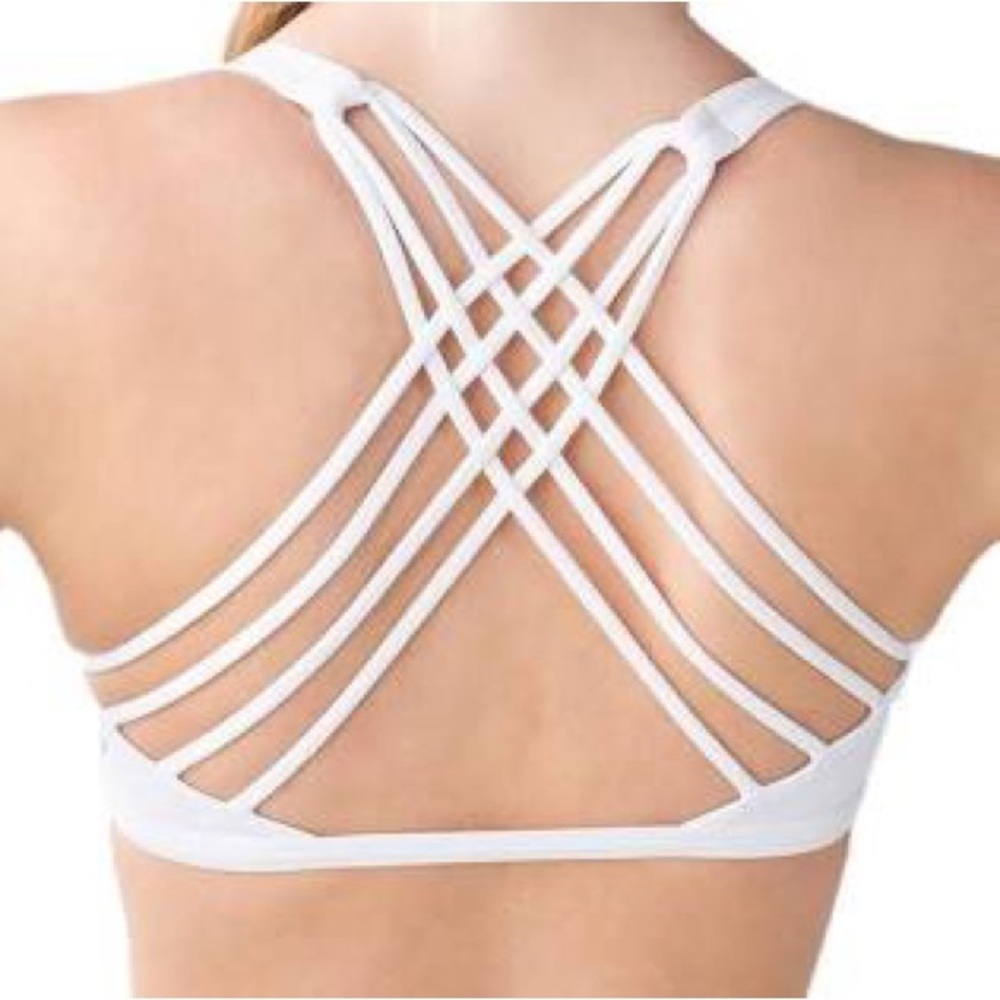 Lululemon free to be sports bra